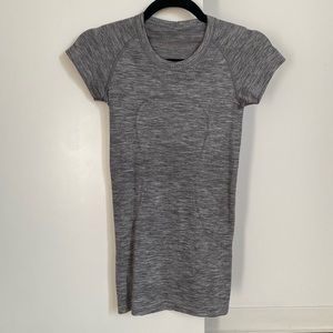 LULULEMON Heather Gray Swiftly Tech Crew Size 2
